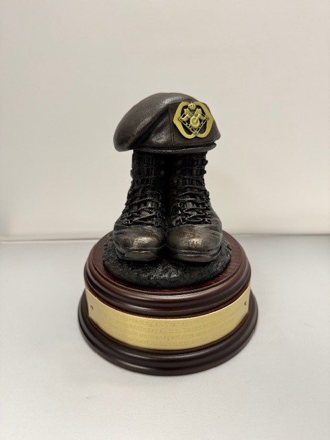 Boots and Beret 130 Bevocie Gravure