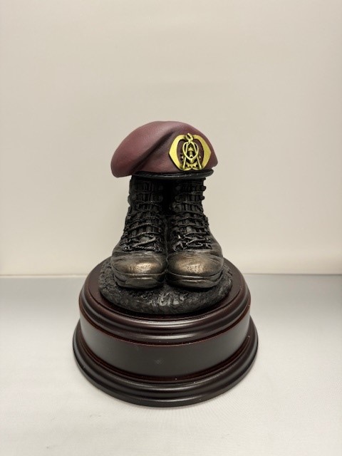 Boots and Beret 11 Herstel cie