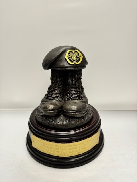 Boots and Beret 210 RVRVCIE Gravure